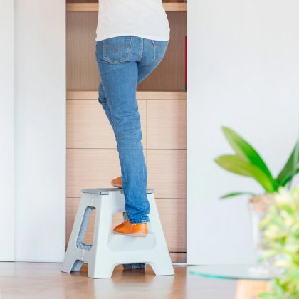 VIGAR COMPACT GREY Сгъваемо столче, две стъпала 40см, сив